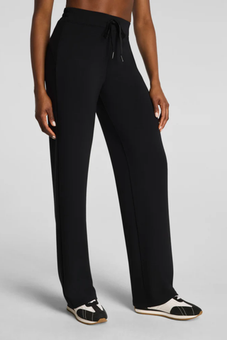 AirEssentials Straight Leg Pant